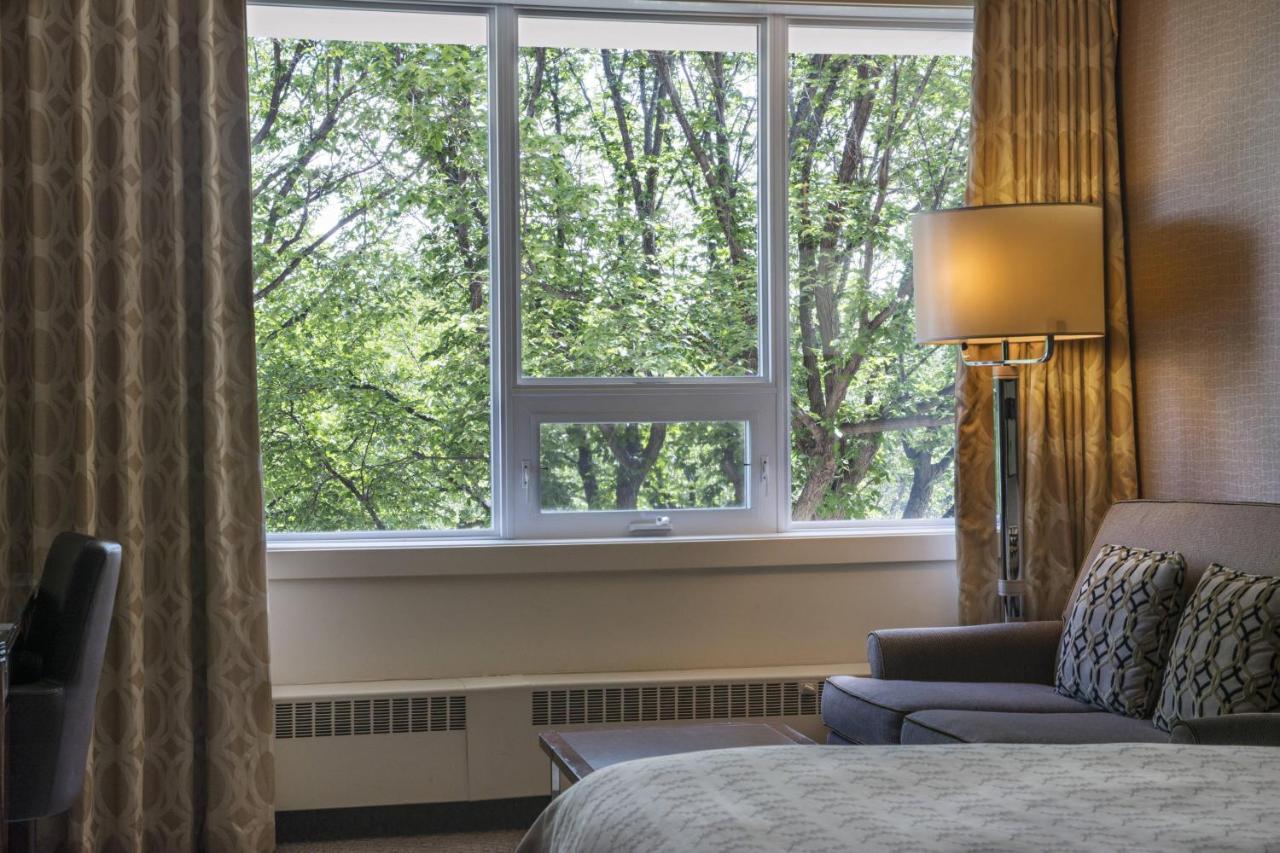 Sheraton Cavalier Saskatoon Hotel Екстериор снимка