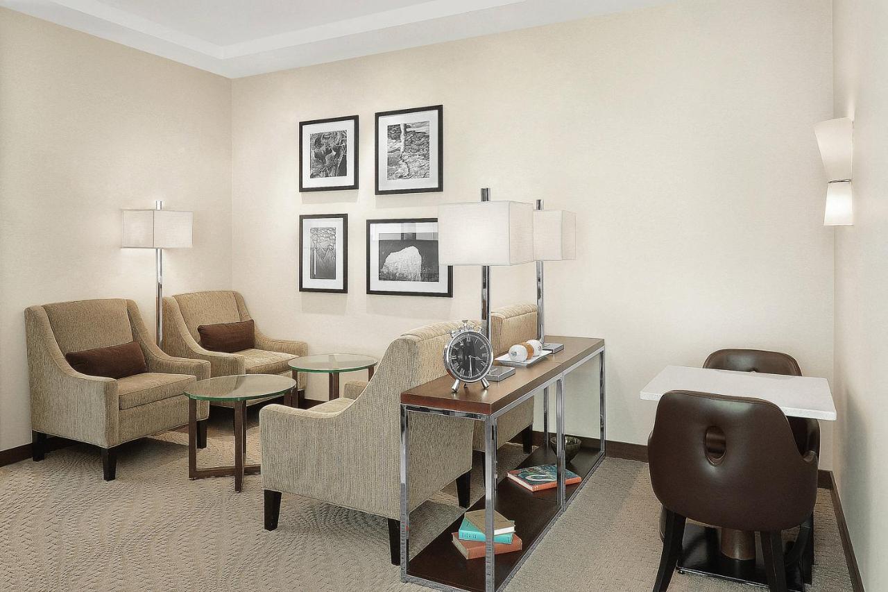 Sheraton Cavalier Saskatoon Hotel Екстериор снимка