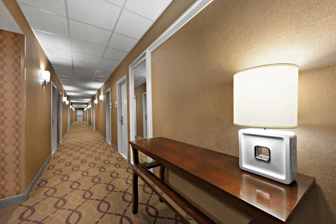 Sheraton Cavalier Saskatoon Hotel Екстериор снимка