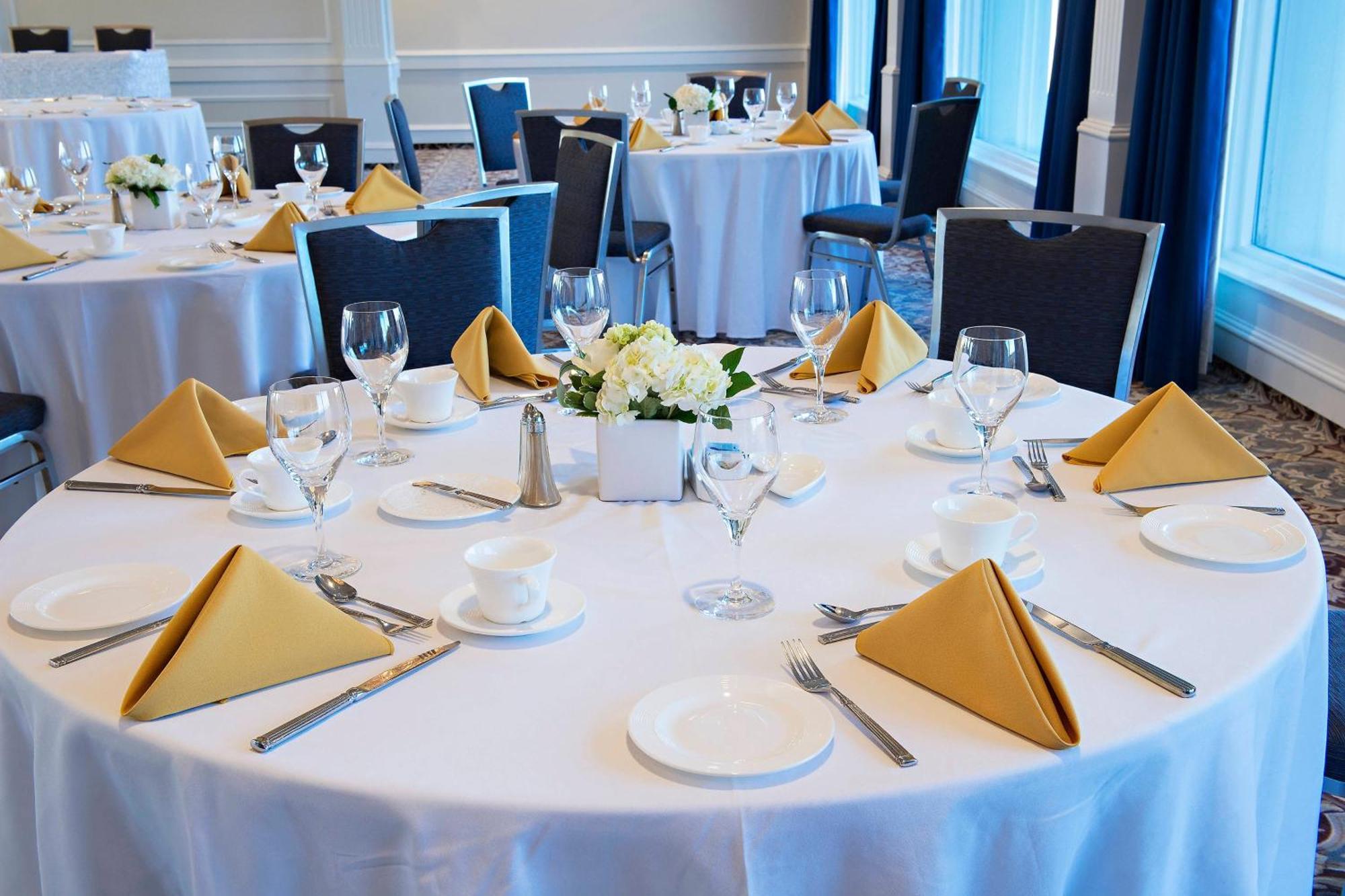 Sheraton Cavalier Saskatoon Hotel Екстериор снимка
